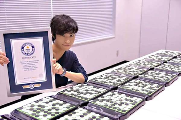 オセロ10盤の完全暗記でギネス世界記録に認定