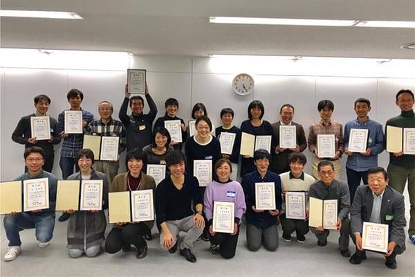 「メモリーパレス法®」をマスターした生徒さんとの写真